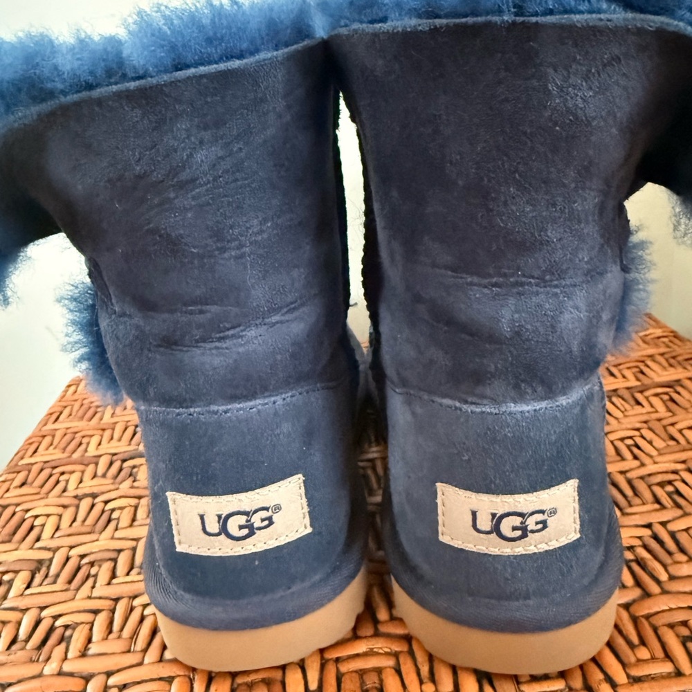 Genuine UGG Kids (Big Girl) Bailey Button Sheepskin  Boots - Picture 3 of 6